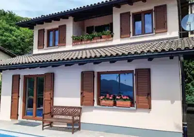 scuro-con-lamelle-orientabili-colore-legno scuro-con-lamelle-orientabili-colore-legno